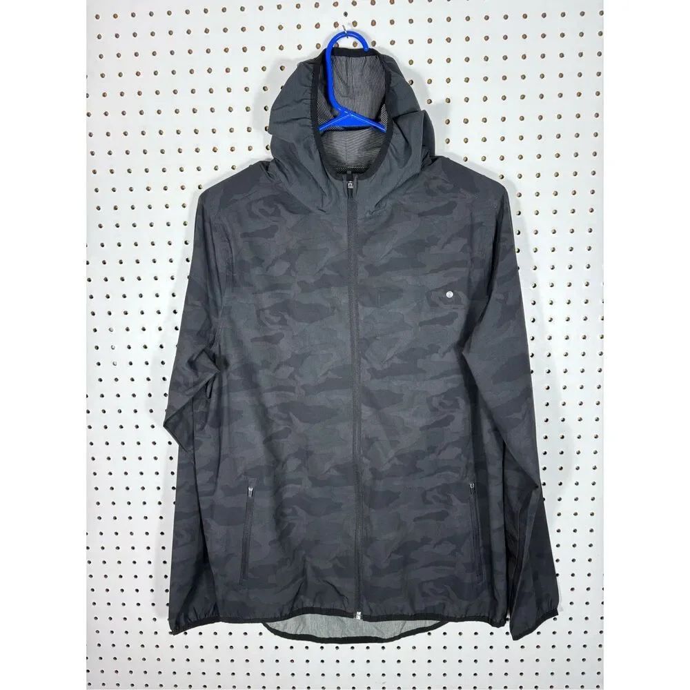 Vuori outdoor training jacket size M